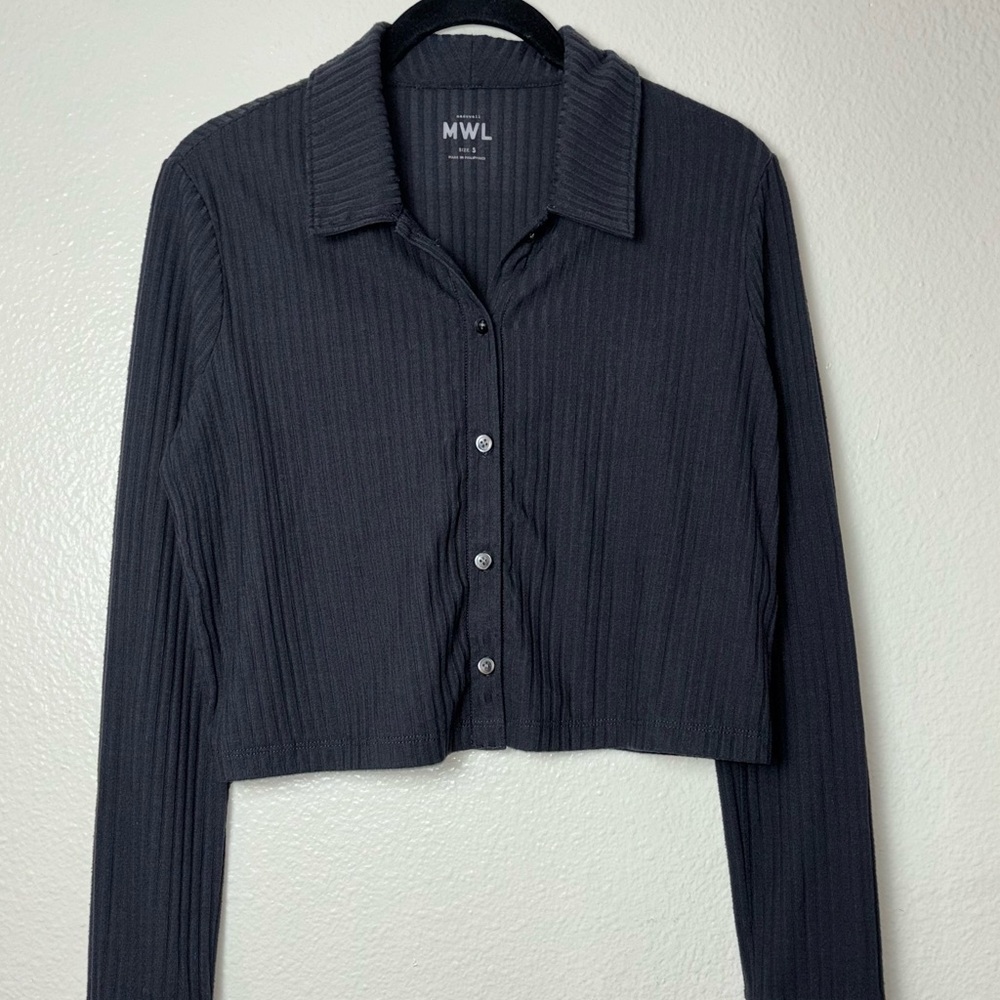 Black Ribbed Button-Front Crop Sweater - Picture 6 of 16